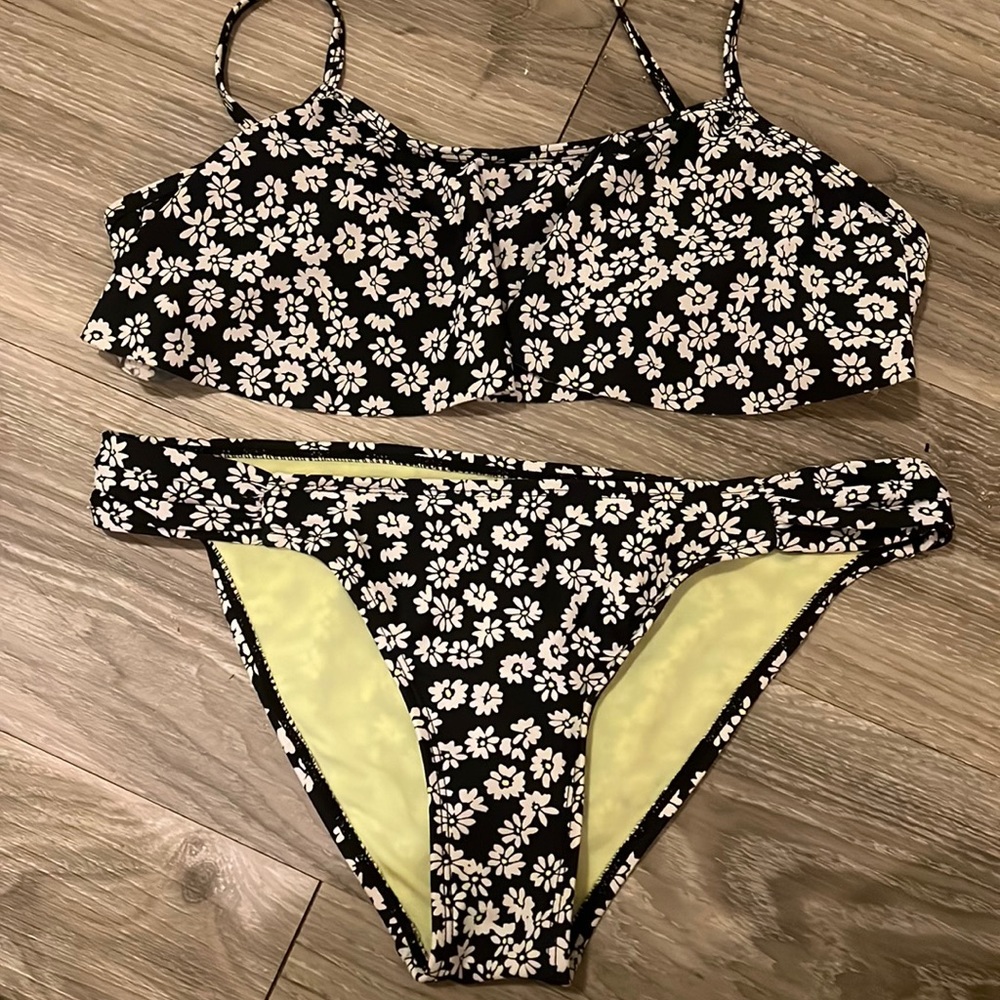 Forever 21 Daisy swimsuit